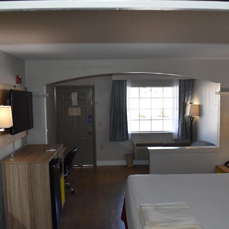 Days Inn By Wyndham Nacogdoches/Sfa University/Downtown Ngoại thất bức ảnh